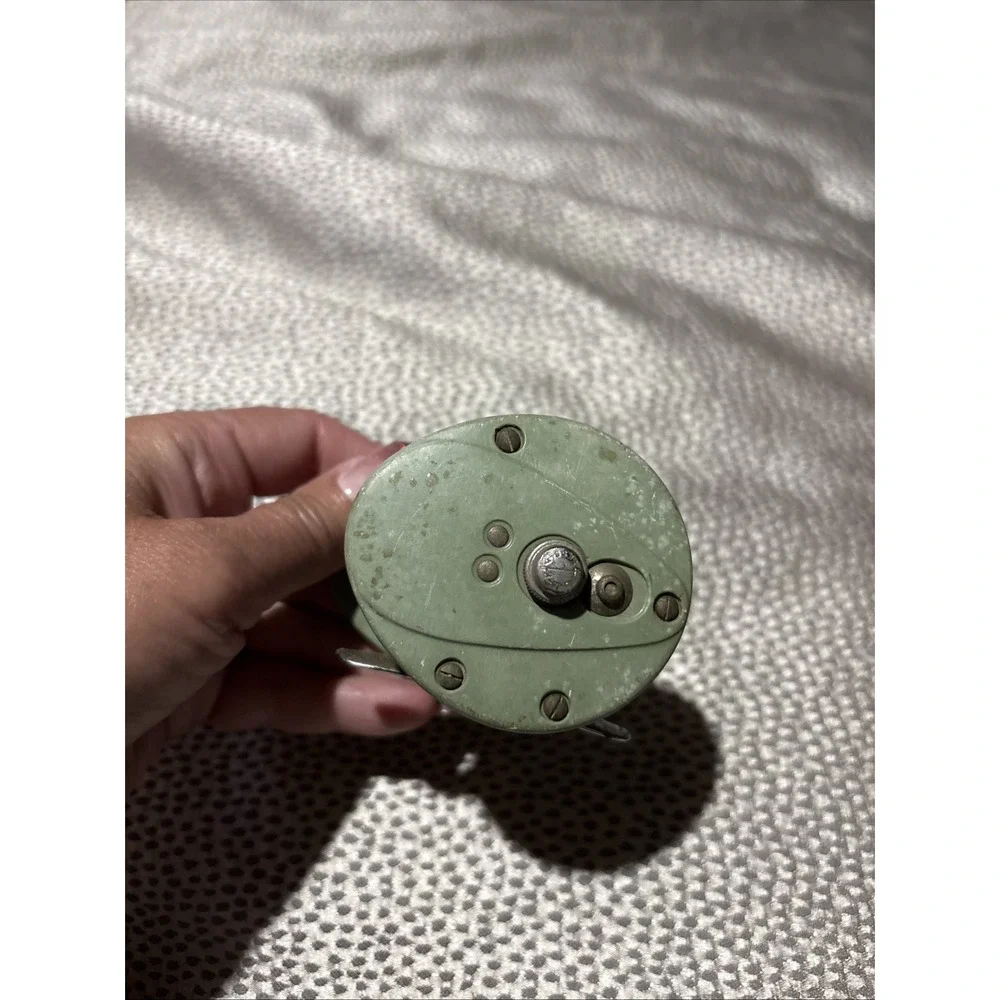 Vintage Shakespeare Direct Drive Reel No 1900 Model FG